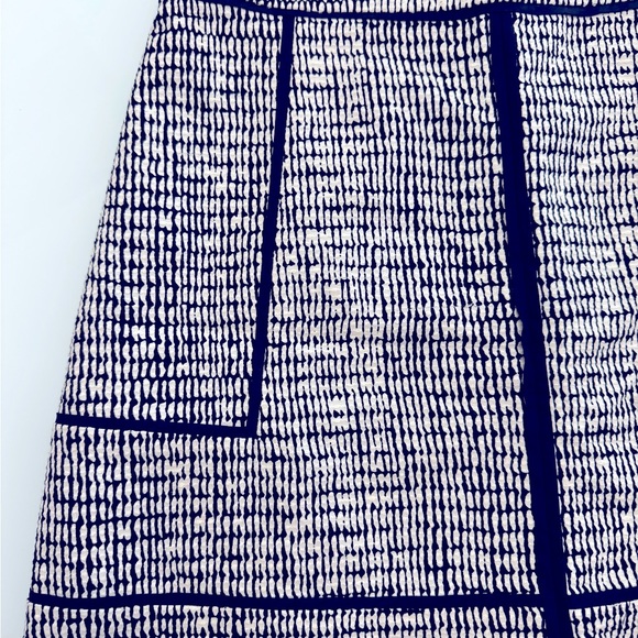 Ann Taylor. Skirt. Navy blue/white. Size 8 - Picture 2 of 7